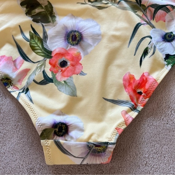 H & M Yellow Floral Deep V Neck With Ruffle Trim One Piece Swimsuit Women's 10 - Picture 6 of 12